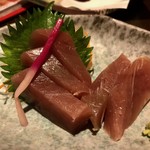六味膳食 - まぐろ刺身616円は色はアレだが鮮度はもっとアレな感じw