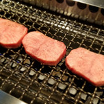 築地 ホルモン ゴング - 