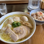 らーめん 三福 - 特製らーめん 塩 900えん 大盛り100えん  鶏塩めし並250えん