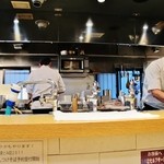 麺屋一燈 - 厨房は戦場のよう・・・