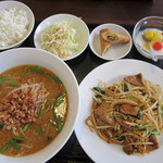 雅居樓 - ニラレバ炒め定食