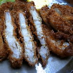 豚珍館 - バラ肉にはベストの厚みだそう