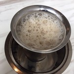 三燈舎 - マドラスコーヒー¥200 エアブレンドしてくれました。優しいミルクコーヒー。