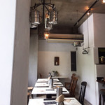 三燈舎 - 空間を生かしたシックな美しさ