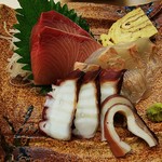 Meshiya Kamome - 刺身は鰤、鮃、真蛸です。