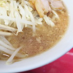 ラーメン二郎 - スープ