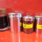 ラーメン二郎 - 卓上調味料