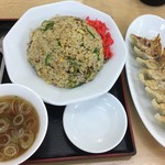 麺屋丸超 - キャーーー！！！チャーハン¥560と餃子¥280！
            
            餃子も頼んでしまったぜぃっ！
            
            
            
            
            