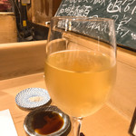 うを徳 - グラス白ワイン 800円