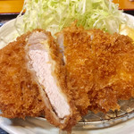 とんかつ まさむね - ロースかつ
      綺麗なロースの断面