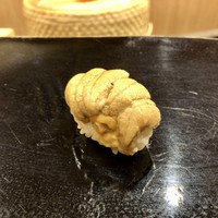 日本橋蛎殻町 すぎた - 唐津の赤雲丹握り