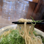 中華蕎麦 春馬 - 麺上げ⤴️