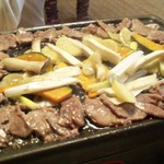 韓国料理とよもぎ蒸しの店 スック - 鴨ロース焼肉（調理後）