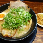 豚人  - とこ豚骨、細麺ストレート