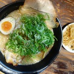 豚人  - とこ豚骨、細麺ストレート