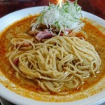 さんくるげ - たんたん麺は極細ストレート麺。