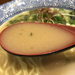 赤坂麺処 友 - 半熟煮玉子濃厚鶏塩ラーメン