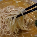 ブルー スカイ ダイナー - 坦々麺（中辛）アップ。細麺。