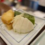 鳥田中 - 漬物の盛り合わせ