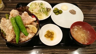 Chiisananikubarugaruniregyumu - 唐揚げ丼