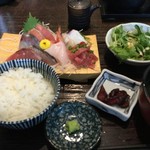 Sanchokujizakana To Nouen Yasai Ren - 刺身10種盛り定食