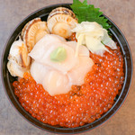 どんぶり家 伊豆海 - 5.6月限定だった、イクラと帆立の3色丼  卵天ぷら、味噌汁付きで平日は980円
