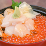 domburiyaizumi - 5.6月限定だった、イクラと帆立の3色丼  卵天ぷら、味噌汁付きで平日は980円
