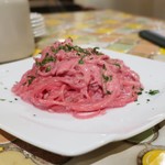 トリワイン ＰＩＫＯＳＨＨＨＵ - ビーツのパスタ