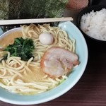 横浜家系ラーメン 魂心家 - 豚骨ラーメン（醤油）680円