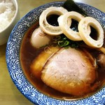 らーめん森や。 - 三ッ星醤油らーめん、追加トッピングはくるま麩とチャーシュー