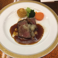 岐阜グランドホテル - メインディッシュの牛塊肉のステーキです