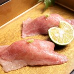 地鶏とお魚 月のなか - 神戸牛の炙り握り