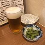 西浦和やきとり 鳥昇 - 生ビールとお通しの枝豆