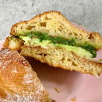 メゾン ムラタ - ピスタチオクリームとクリームチーズ、マカダミアナッツをサンド