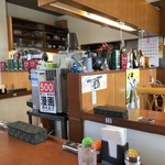 SALLY'S kitchen - カウンター席、入店がランチ遅めのだったためもあってか他のお客さんは1人だけ。