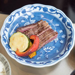 なだ万 - 季節のメニューが無いときはやはりコレ　ステーキ、刺身、天ぷらがいっぺんに味わえる歓び580HKDを