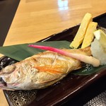 Niigata Shichuuou Oroshi Uriichiba Makoto Shokudou - 新潟市中央卸売市場 誠食堂(新潟県新潟市南区茗荷谷)お刺身付きのど黒塩焼き定食