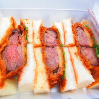 開晴亭 北山店 - ミルフィーユビーフカツサンド　１２９６円（税込）箱の中【２０１９年６月】