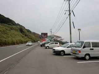 Yakiniku Ogawa - 店の手前の駐車場