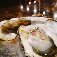 ビストロ クレスタ 麻布十番 - 岡山県産　邑久の牡蠣 
                生牡蠣