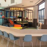 ファミリーカフェ WACOCO - カウンター席ではお子様の様子を見ながら安心してカフェを楽しめます。