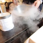 ラ メゾン ドゥ グラシアニ - ローズマリーのソルベを調理中