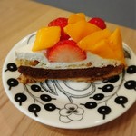 スタイルズケイクス＆カンパニー - 苺とマンゴーのタルト
      ジューシーなフルーツがたくさん！全体をほろ苦のチョコレート生地で引き締めている印象。これもバランス良い。