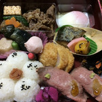 人形町今半 本店 - 折詰「歓楽三昧 蔓」！
                                美味しい宝石箱です。