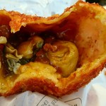 ビッグ セット - 牡蠣カレーパン(牡蠣2個入り)400円