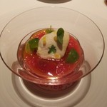 ロオジエ - トマトブルーテ。白いのはトマトムース。中にはトマトソルベ