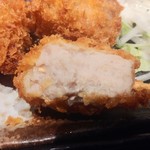 すしダイニング 鈴音 - まぐろ串カツ断面