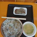 土佐角弘海産 - ちりめん丼、みそ汁、どろめ