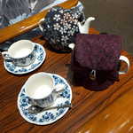 トゥルネラパージュ - コーヒーポットには紅茶と同様にコージー（布）が被せられ、冷めない工夫がしてある