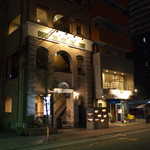 トゥルネラパージュ - ビルの一部に喫茶店が入っているのではなく、喫茶店の存在を前提として建てられたビルである